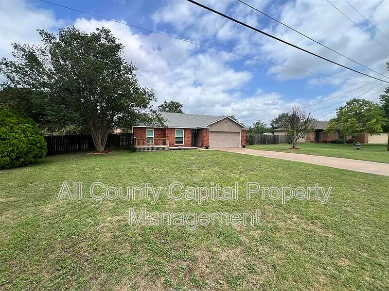 3 bed, 2.0 bath, 1145 sqft, $1,800 — Photo 2