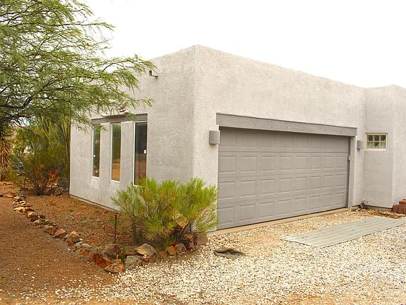 3rd image of 3031 E Cardenas Dr