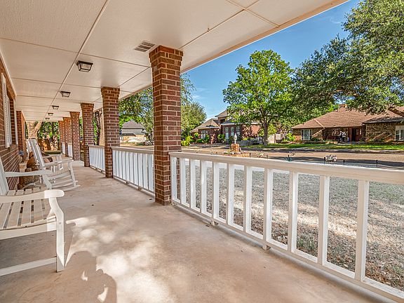 3rd image of 1512 Heritage Blvd