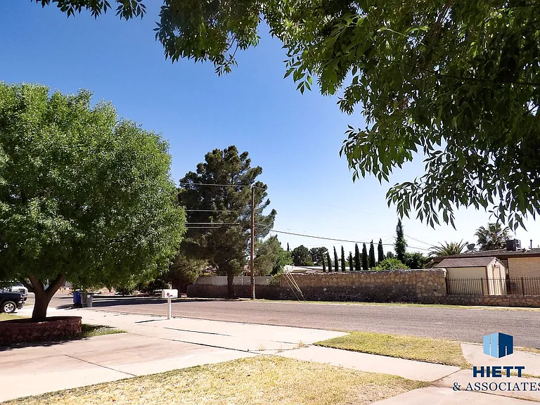 4624 Swan Dr — Photo 42