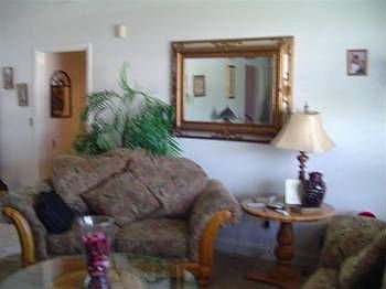 2nd image of 1592 Valencia Ave