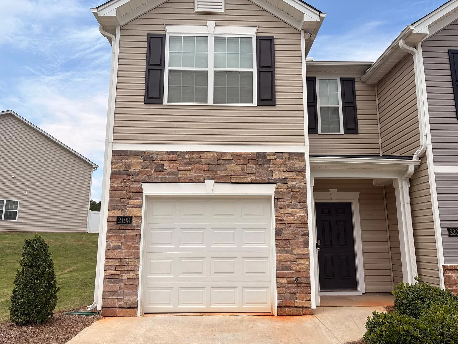 3 bed, 2.5 bath, 1416 sqft, $1,700 — Photo 4
