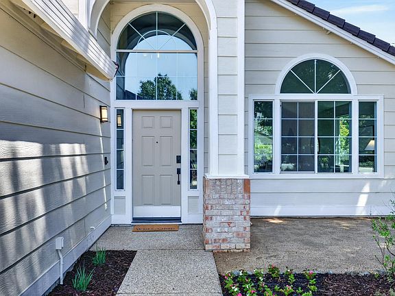 5th image of 3357 Tourmaline Way