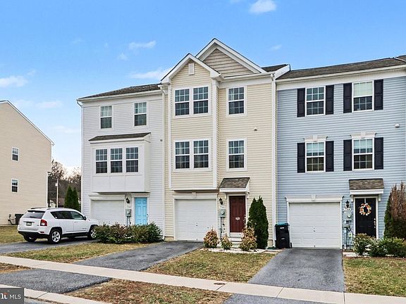 3rd image of 3566 Maplewood Ct