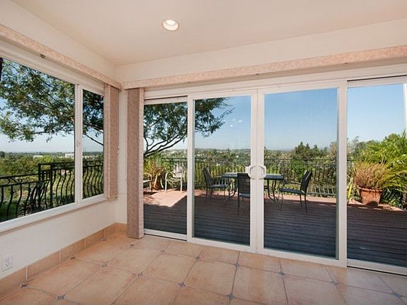 4th image of 1801 Skyline Dr