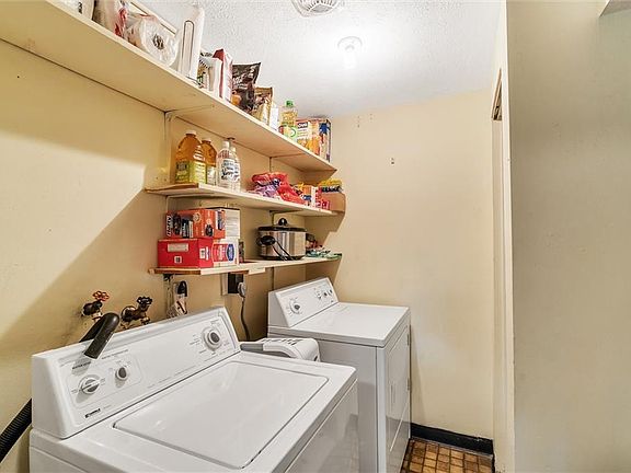4th image of 1565 Severn Ln