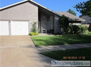 2405 Goodrich St, Pearland, TX 77581