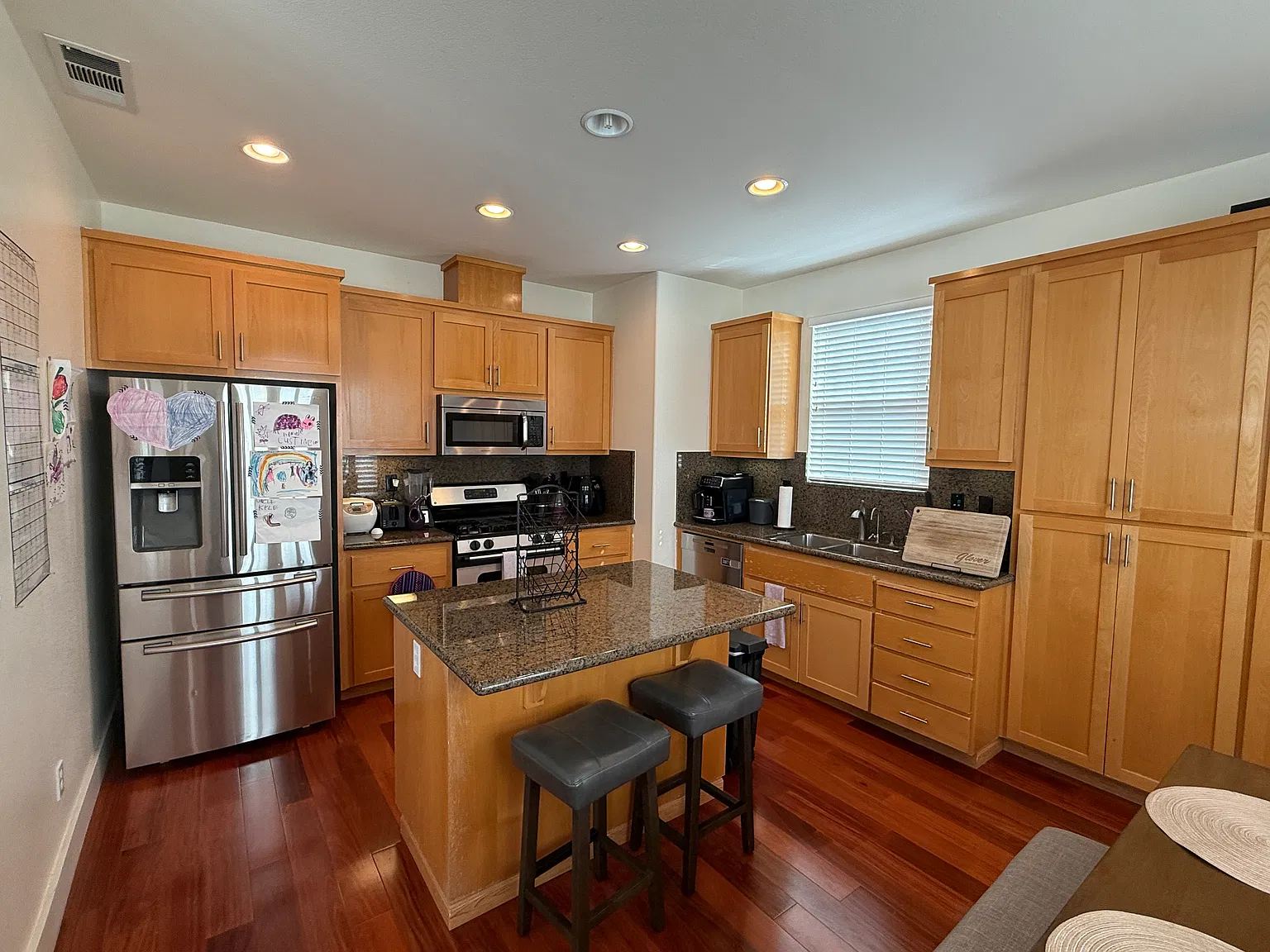 3 bed, 2.5 bath, 1603 sqft, $4,650 — Photo 4