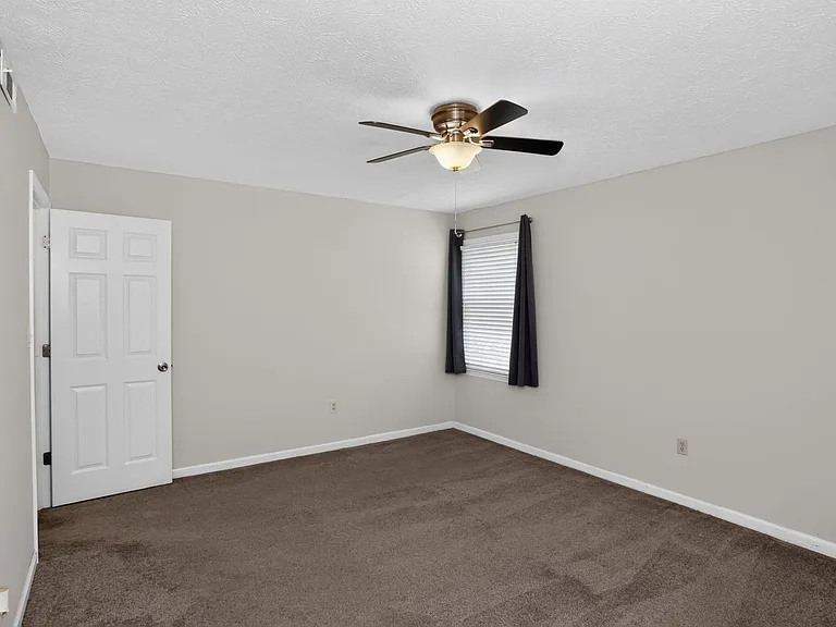104 Montclair Dr — Photo 11