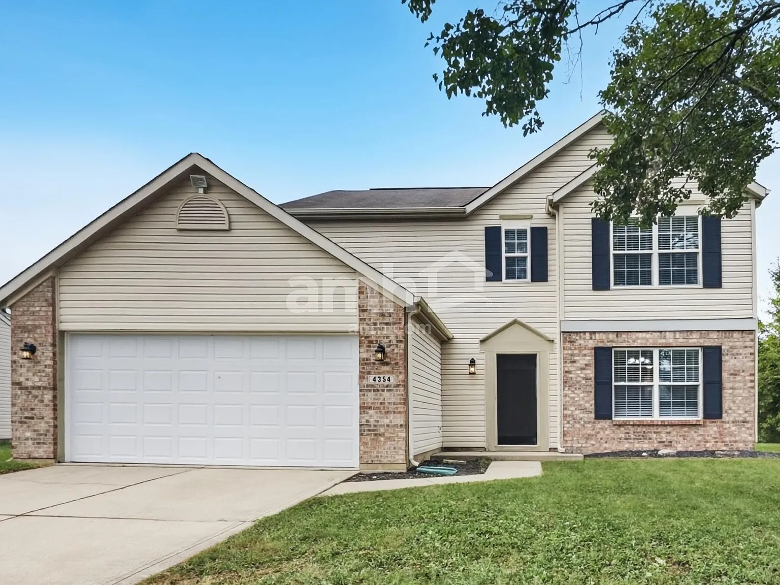 4 bed, 2.5 bath, 1903 sqft, $2,000 — Photo 1