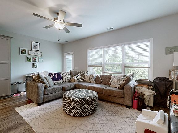 5th image of 334 Banbury Dr