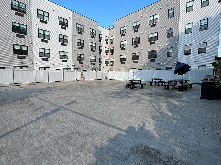 427 Bergen Ave #5 — Photo 13