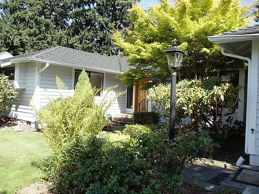 4th image of 13403 15th Ave S
