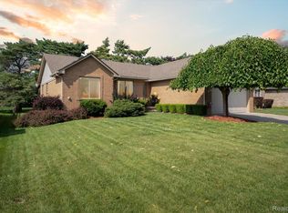 3581 Del Monte Dr, Sterling Heights, MI 48310
