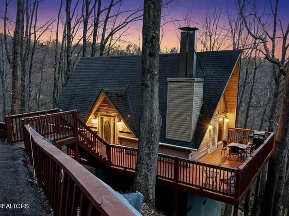 1403 Zurich Rd, Gatlinburg, TN 37738