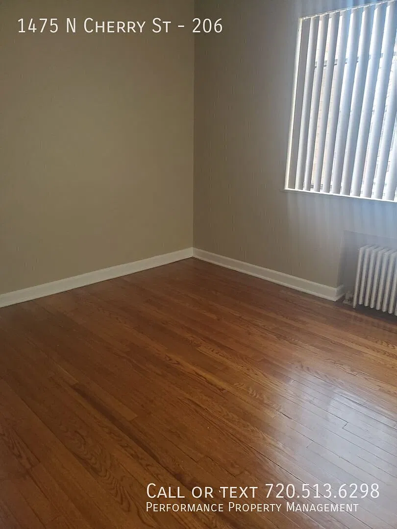 Charming Updated Apartment In The Heart Of Denver's Hale Neighborhood! - Utilities Included — Photo 3