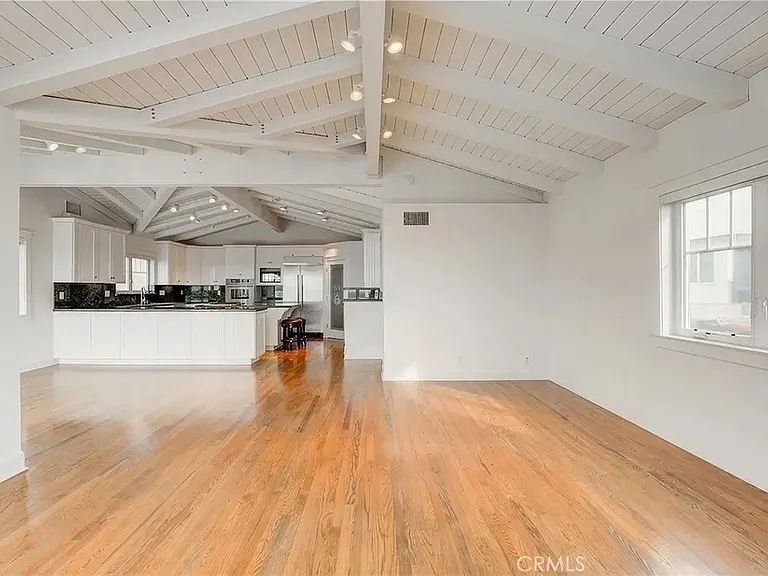 316 Highland Ave — Photo 10