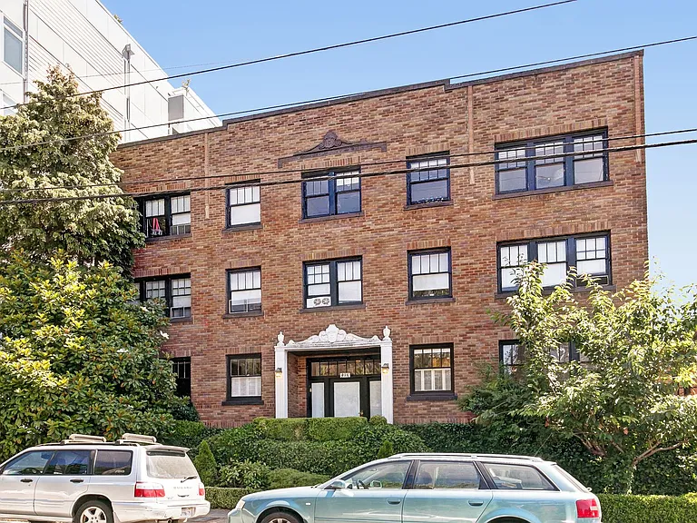 416 Summit Ave E — Photo 14