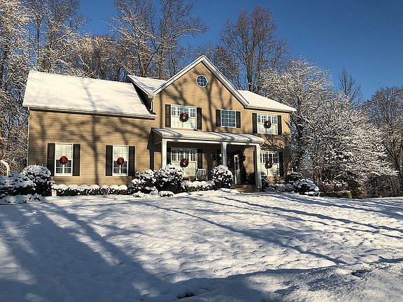 4th image of 37 Meadow Dr