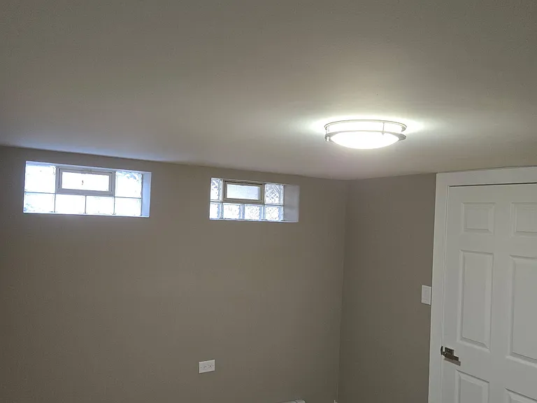 7647 N Greenview Ave — Photo 18