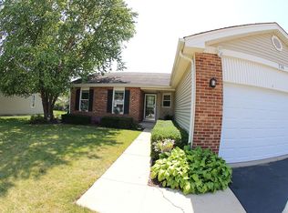 738 Brookdale Dr, Schaumburg, IL 60194
