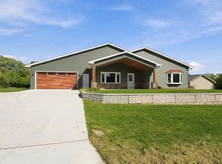 661 E River Dr, Omro, WI 54963