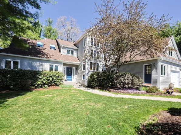 8 Fieldstone Ln, Natick, MA 01760