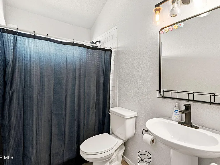 2437 Fletcher Pl — Photo 30
