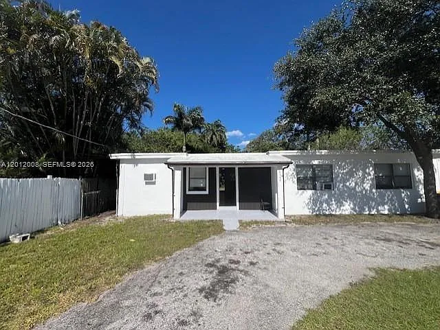 4548 SW 33rd Ave #M — Photo 2