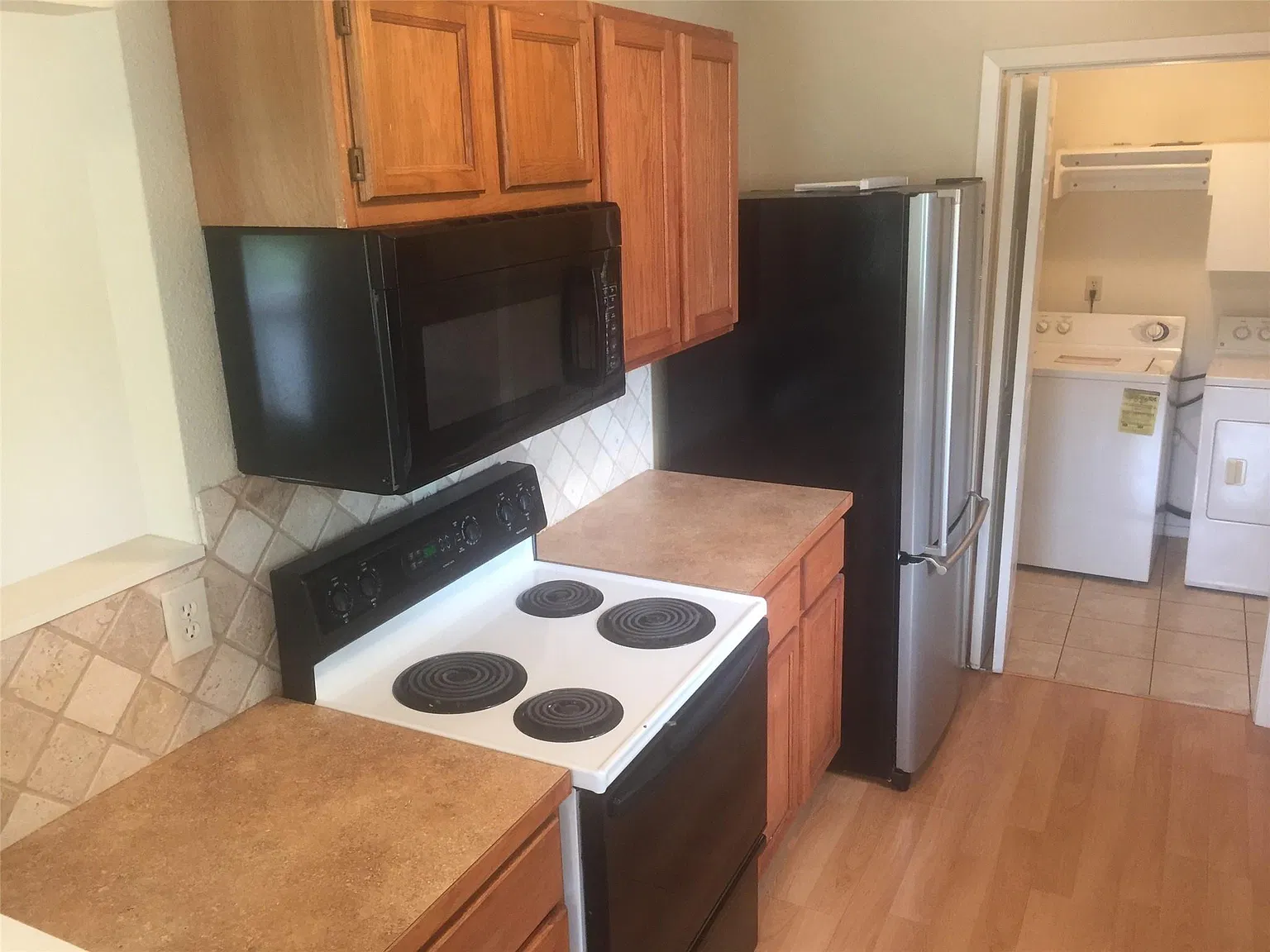 3 bed, 2.0 bath, 1048 sqft, $2,500 — Photo 4