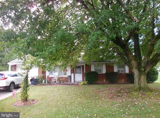 910 Maple Ln, Lebanon, PA 17046