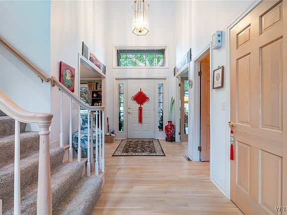 2nd image of 98 Forestglen Cir