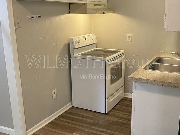 5th image of 210 Whitlock Ave APT B