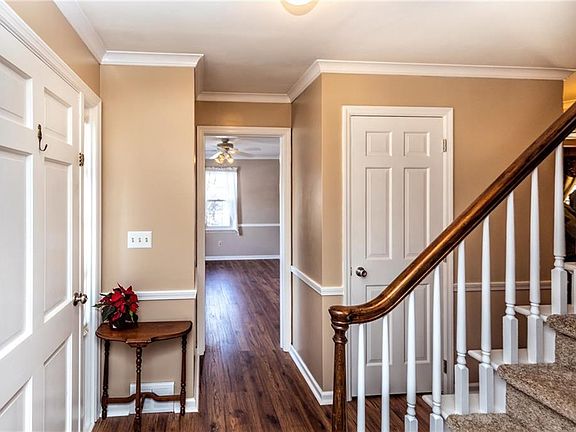 3rd image of 829 McConnell Ave
