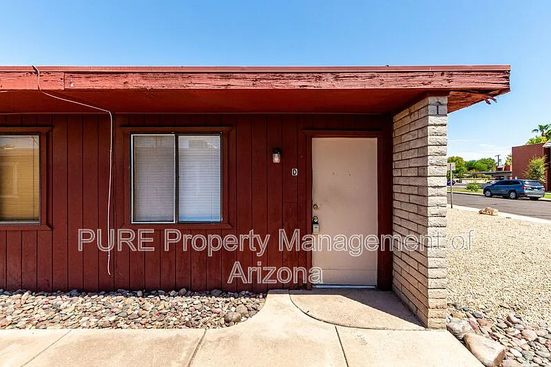 Building Photo - 810 W 2nd St #D
