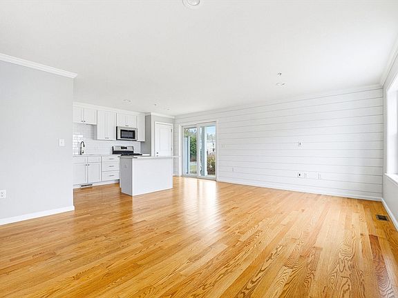 3rd image of 138 Elm St APT 35