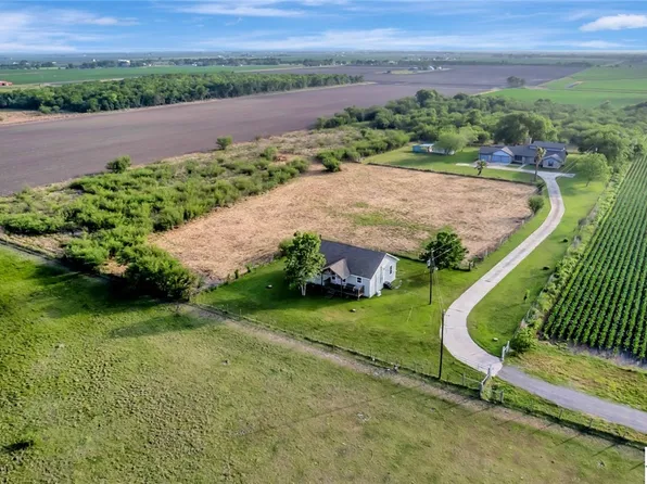 470 Girdy Rd, Victoria, TX 77905