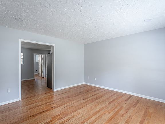 3rd image of 2506 Woodfin Ave #2508