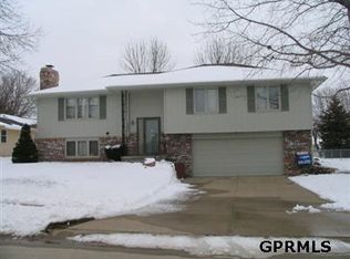 1205 Cheyenne St, Elkhorn, NE 68022