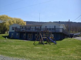 108 Garys Ln, Mill Hall, PA 17751