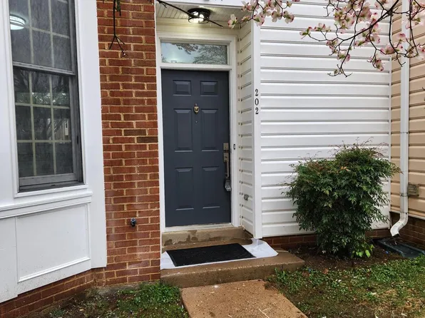 202 W Park Dr, Stafford, VA 22554