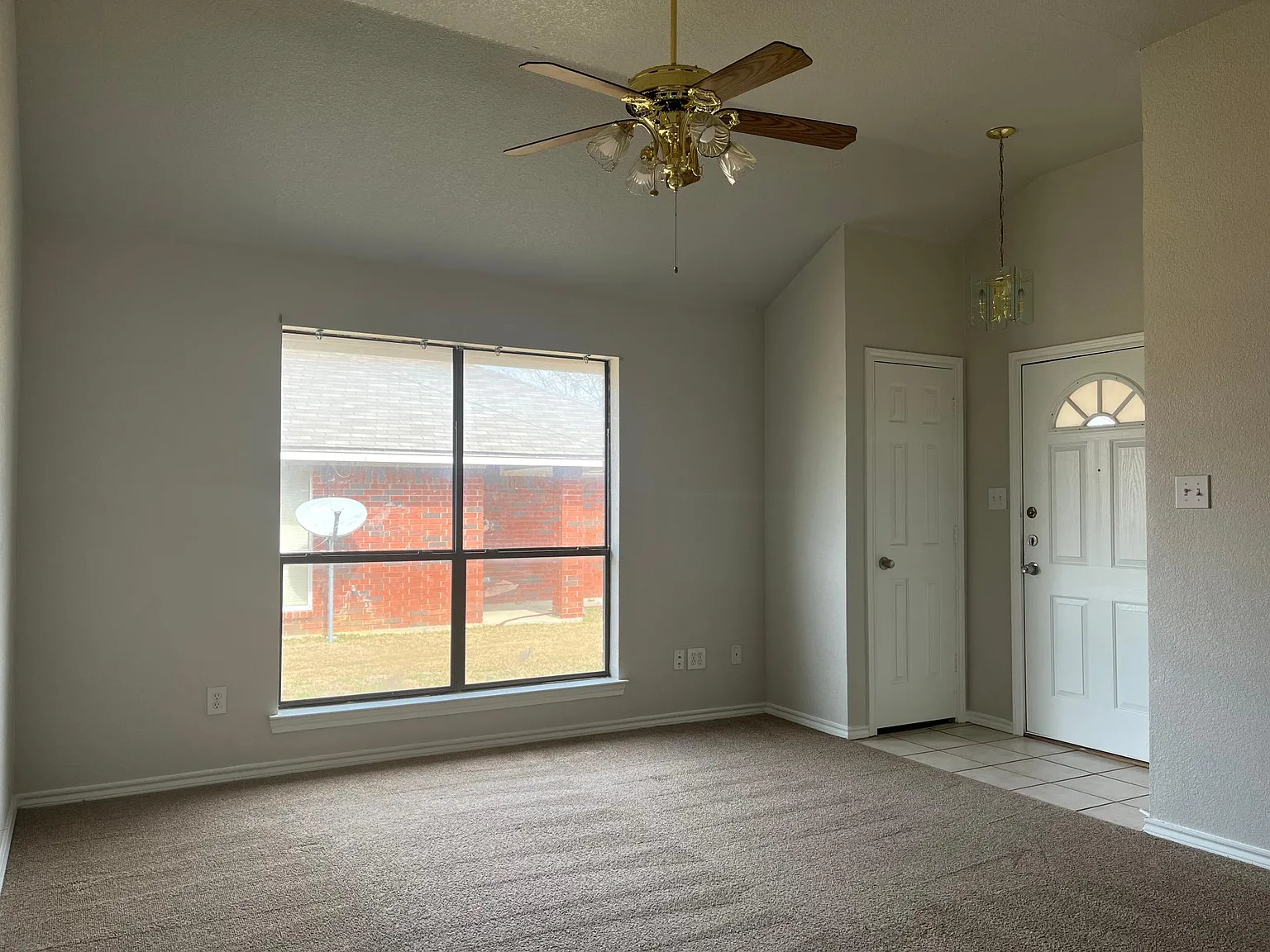 220 Joshua Blvd — Photo 2