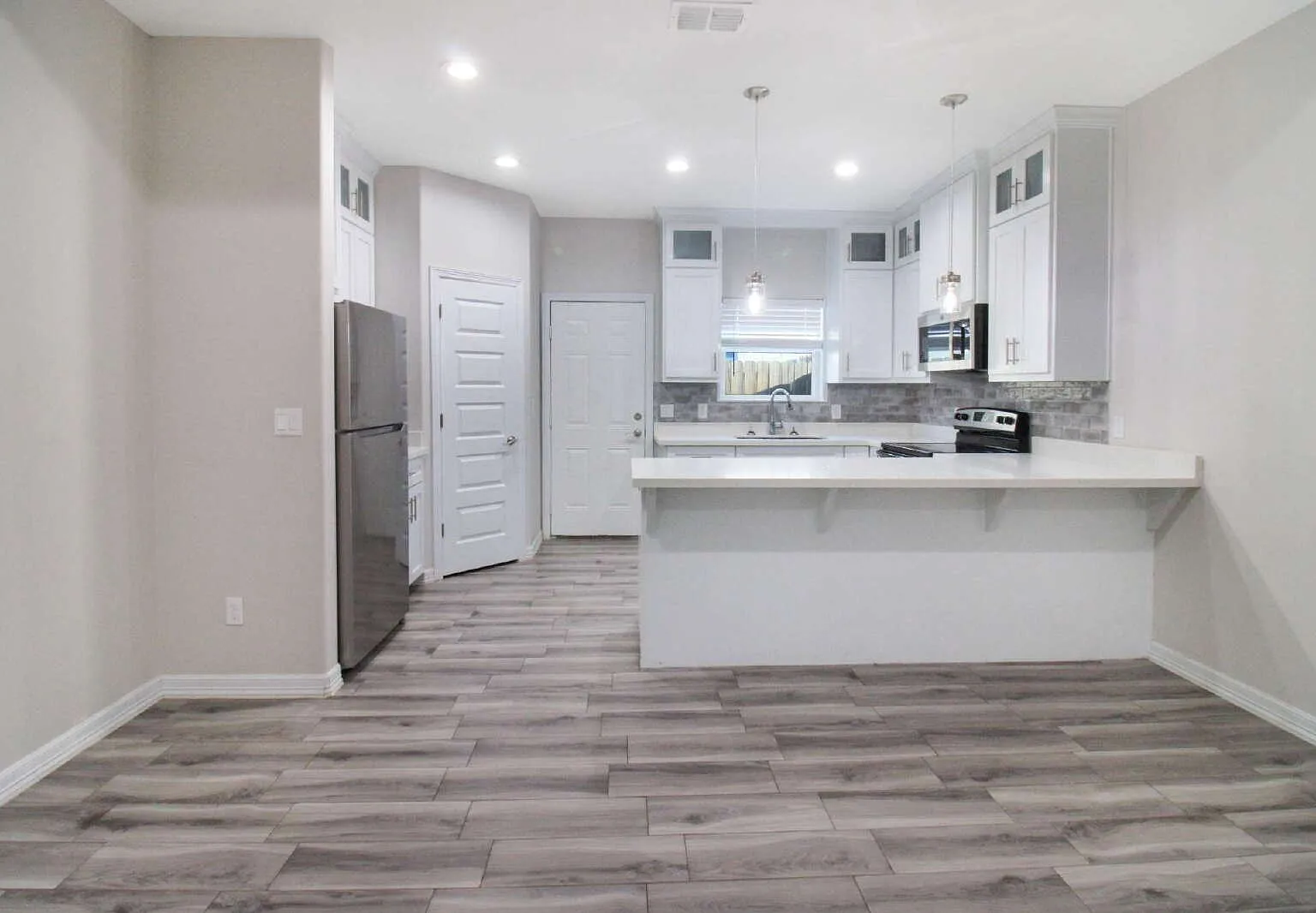 2 bed, 2.0 bath, $995 — Photo 3