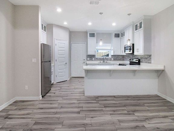 3rd image of 1634 Playa Dr #4