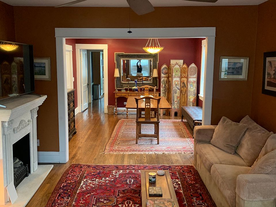 Very spacious living and dining room with cozy furniture. electric fireplace to take the chill off on cold days. ceiling fans in all rooms.