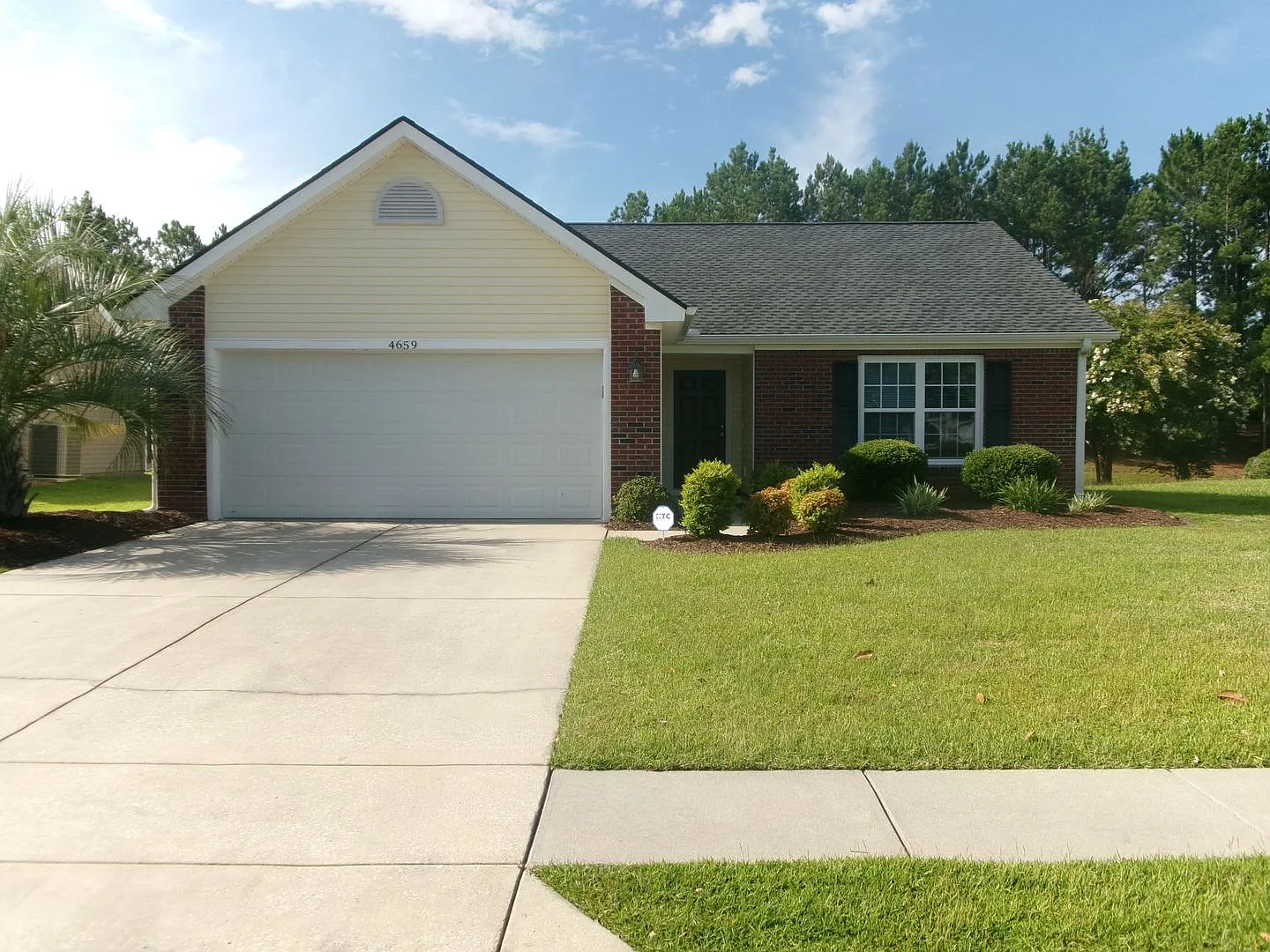 3 bedroom home in Walker Woods — Photo 1
