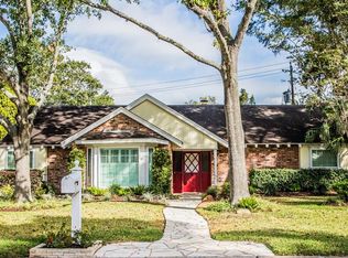 12426 Carriage Hill Dr, Houston, TX 77077
