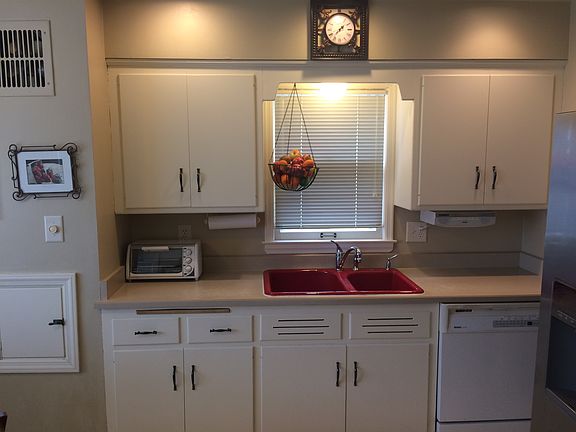 Love the red sink!