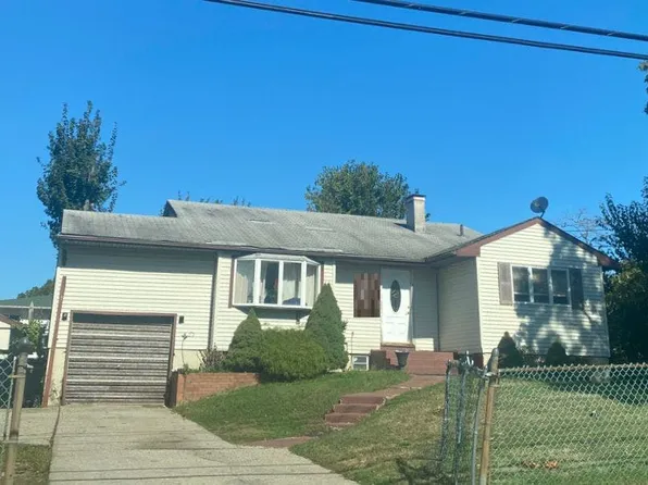 49 Nevada Ave, Bay Shore, NY 11706