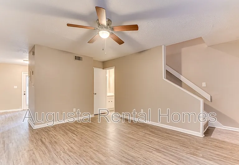 137 Chalet North Ct — Photo 9